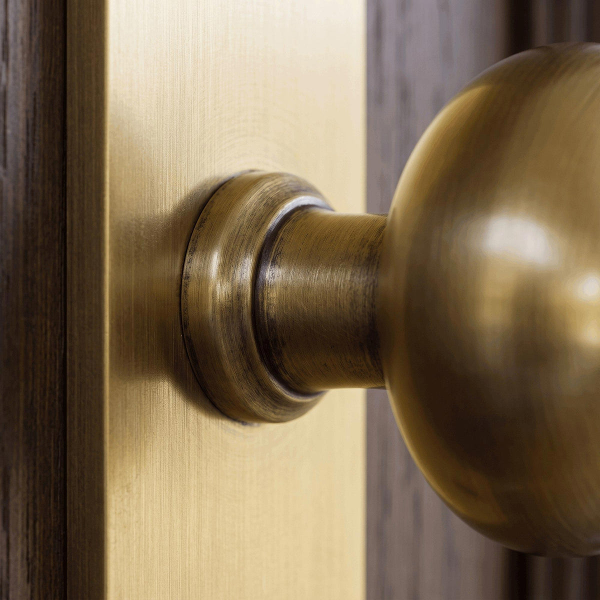Heritage Balmoral Antique Brass Knob on Lock Plate
