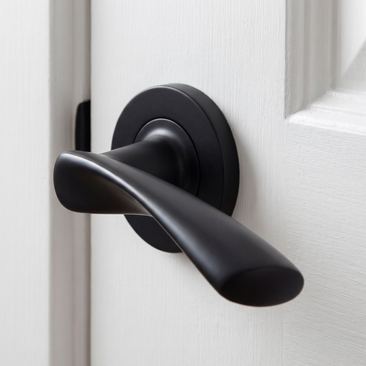 Sorrento SC-2042-BLK Treviso Matt Black Lever on Rose Door Handles