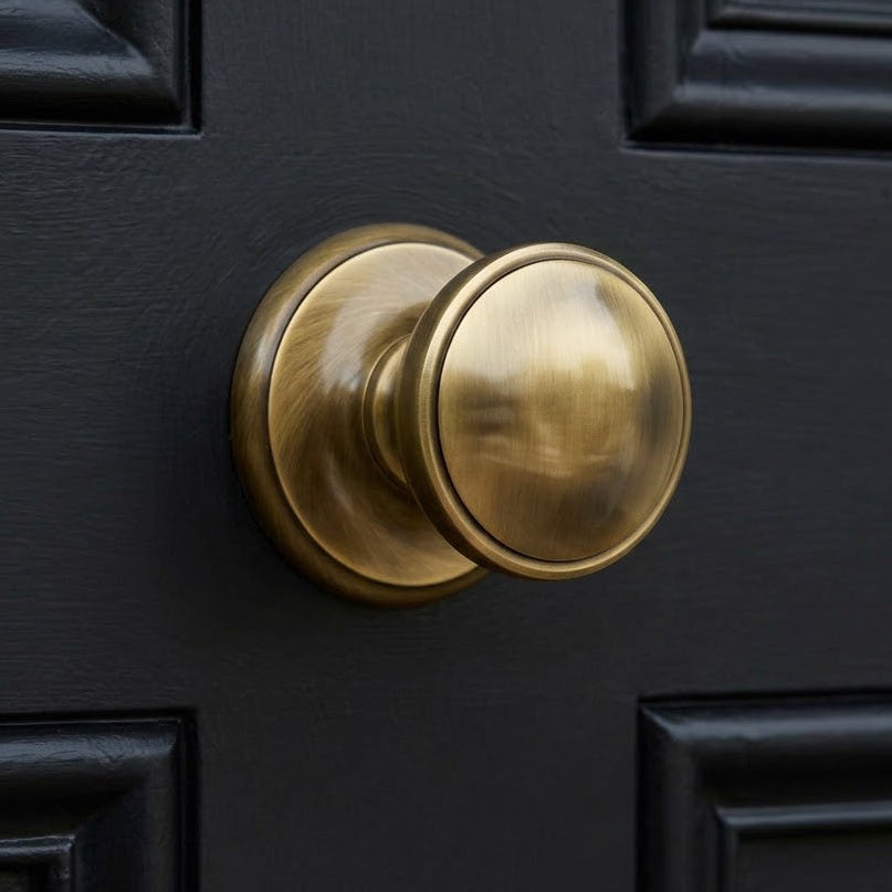 Heritage V900 Antique Brass Centre Door Knob 3in