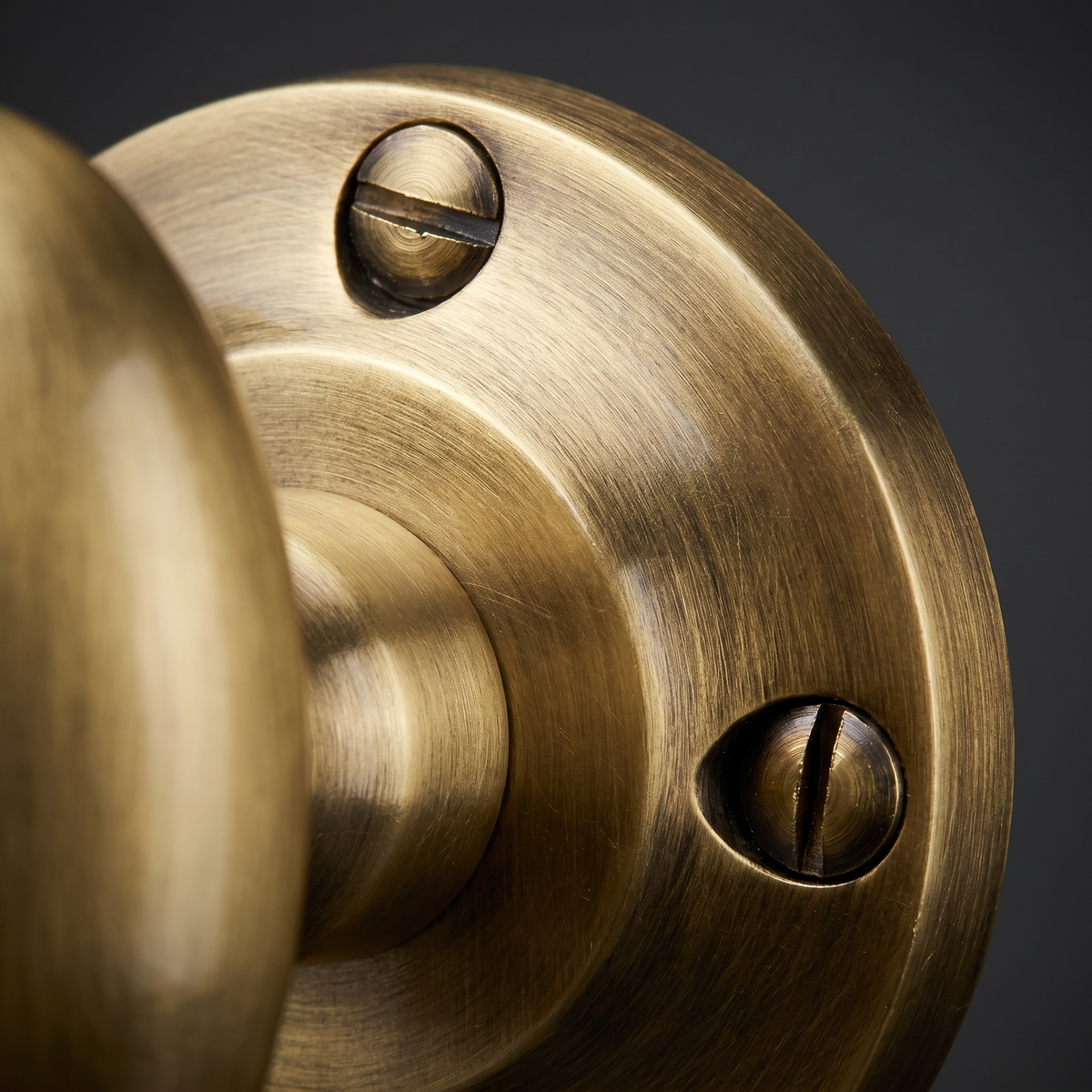 Heritage V960 Antique Brass Suffolk Oval Mortice Knobs