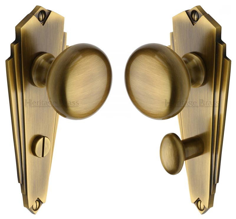 Heritage BR1830 Antique Brass Broadway Knob on Bathroom Plate