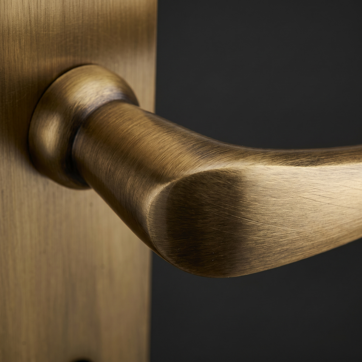 Heritage V6050 Antique Brass Gloucester Lock Handles