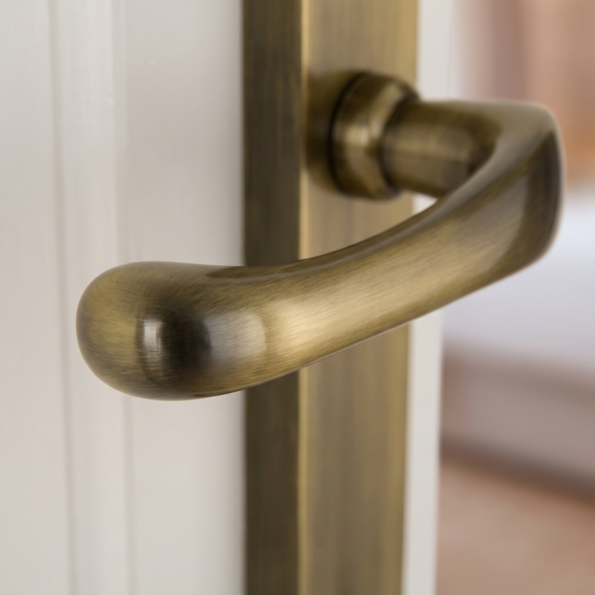 Heritage V6060 Antique Brass Gloucester Latch Handles