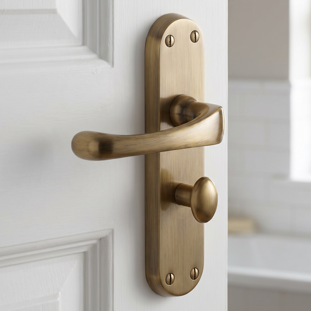 Heritage V6070 Antique Brass Gloucester Bathroom Handles