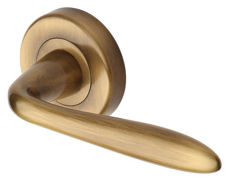 Heritage V1750 Antique Brass Sutton lever on Rose
