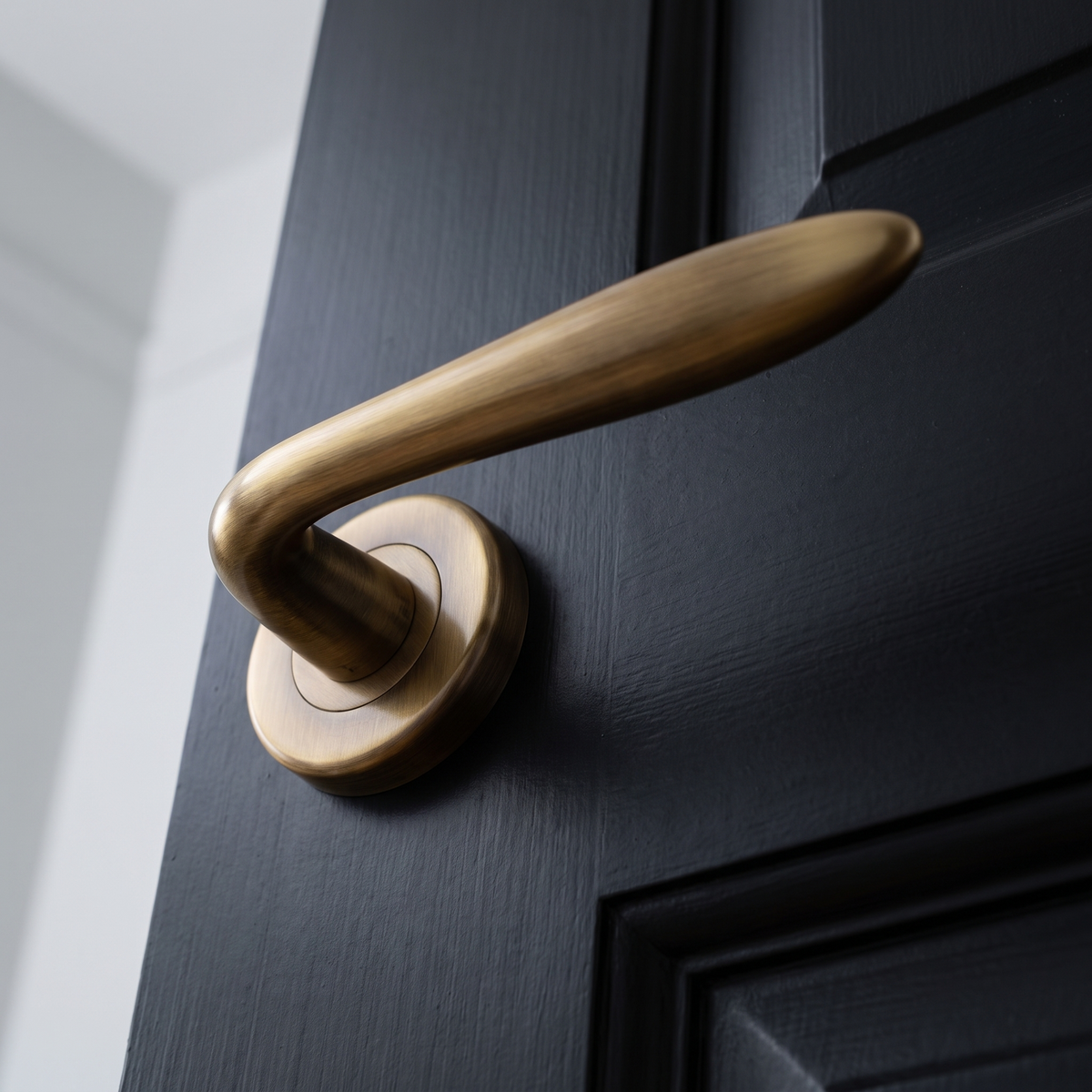 Heritage V1750 Antique Brass Sutton lever on Rose