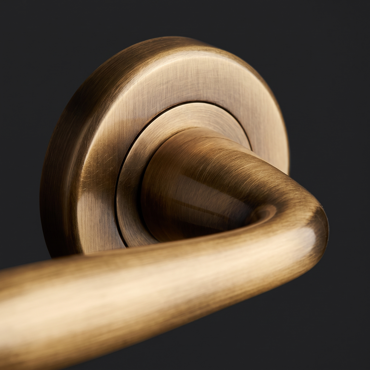 Heritage V1750 Antique Brass Sutton lever on Rose