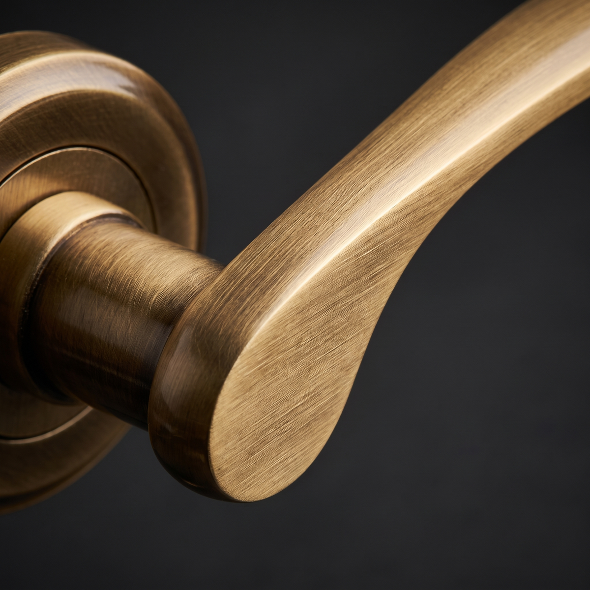 Heritage V1900 Antique Brass Sophia Lever On Rose