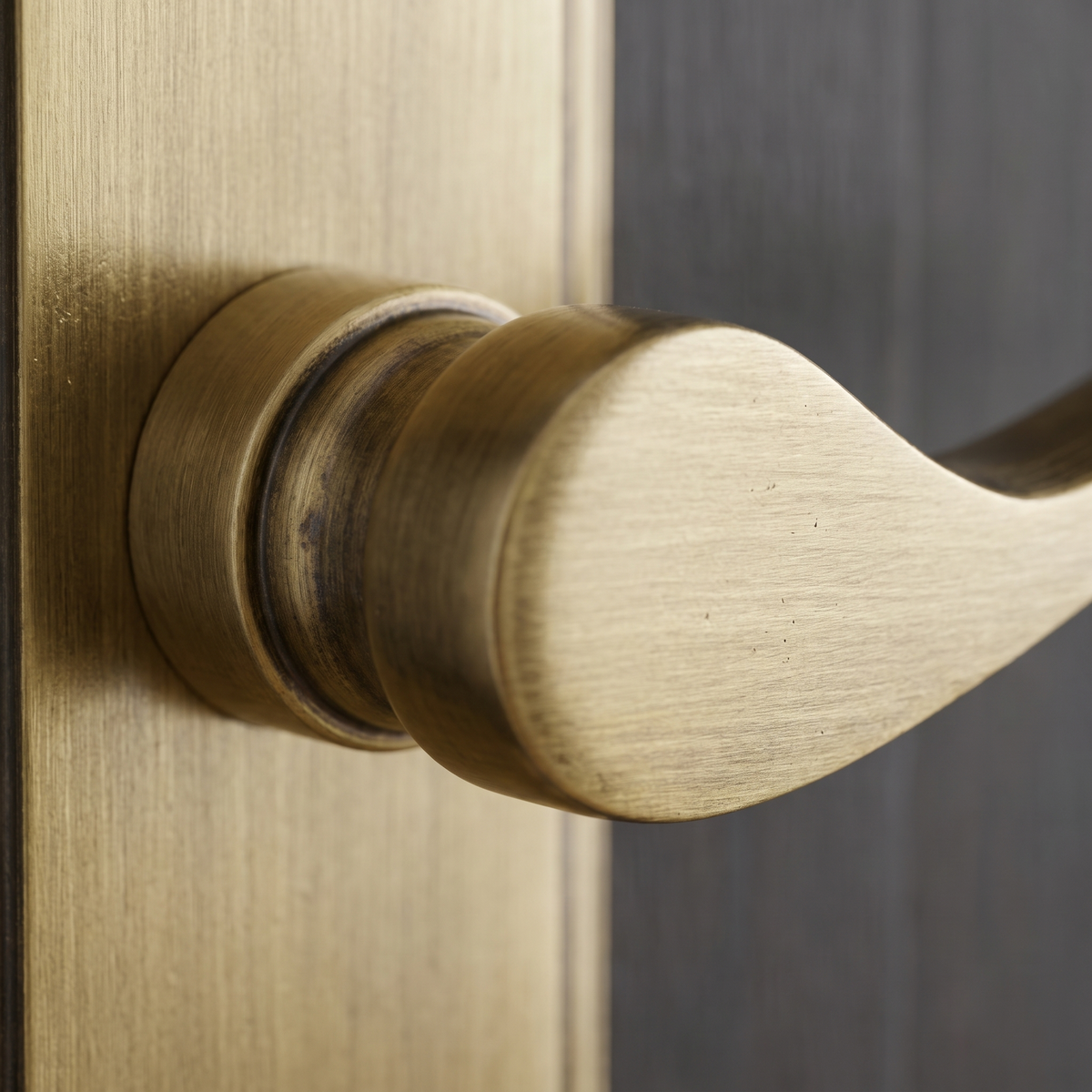 Heritage HOW1330 Antique Brass Howard Bathroom Handles