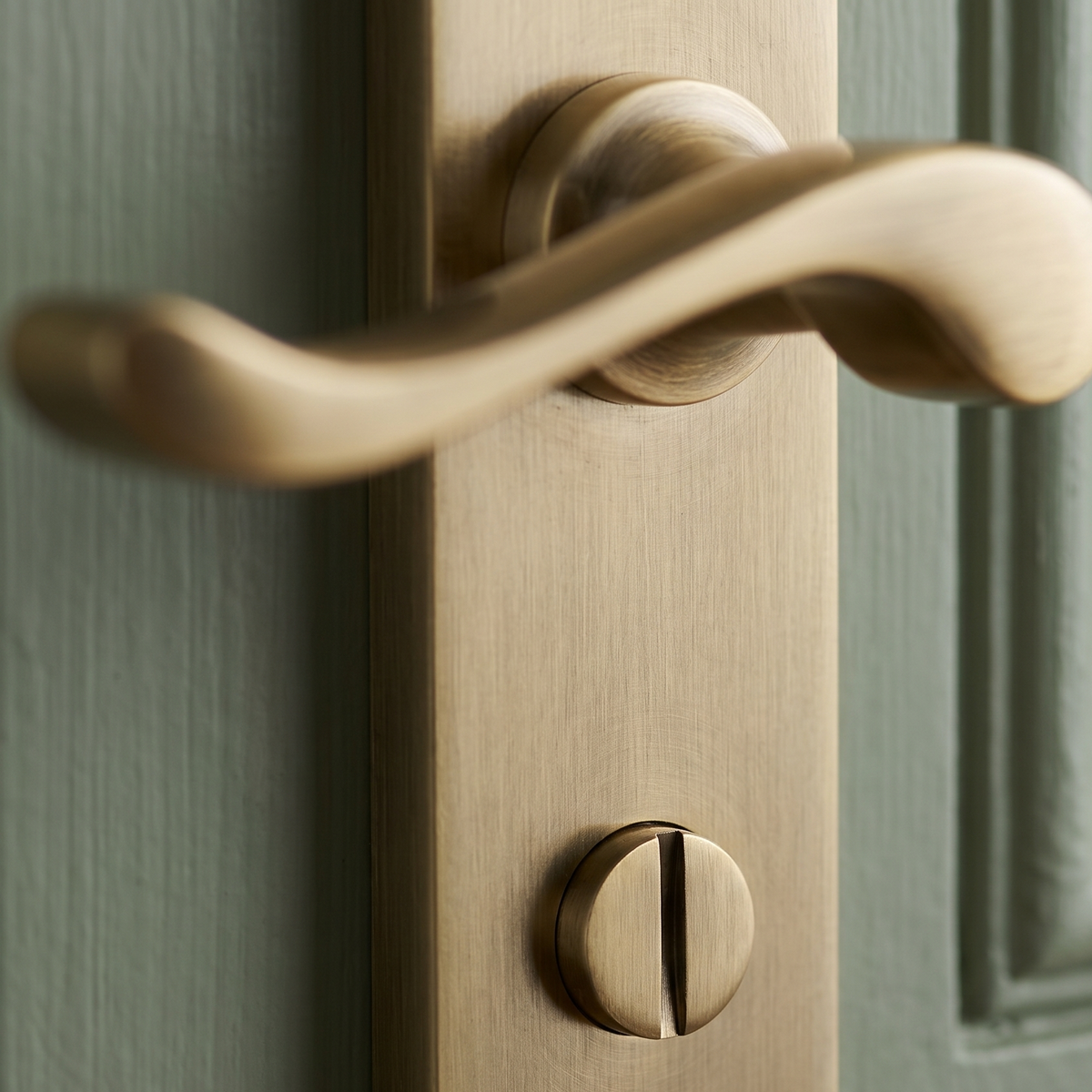 Heritage V815 Antique Brass Bedford Bathroom Handles