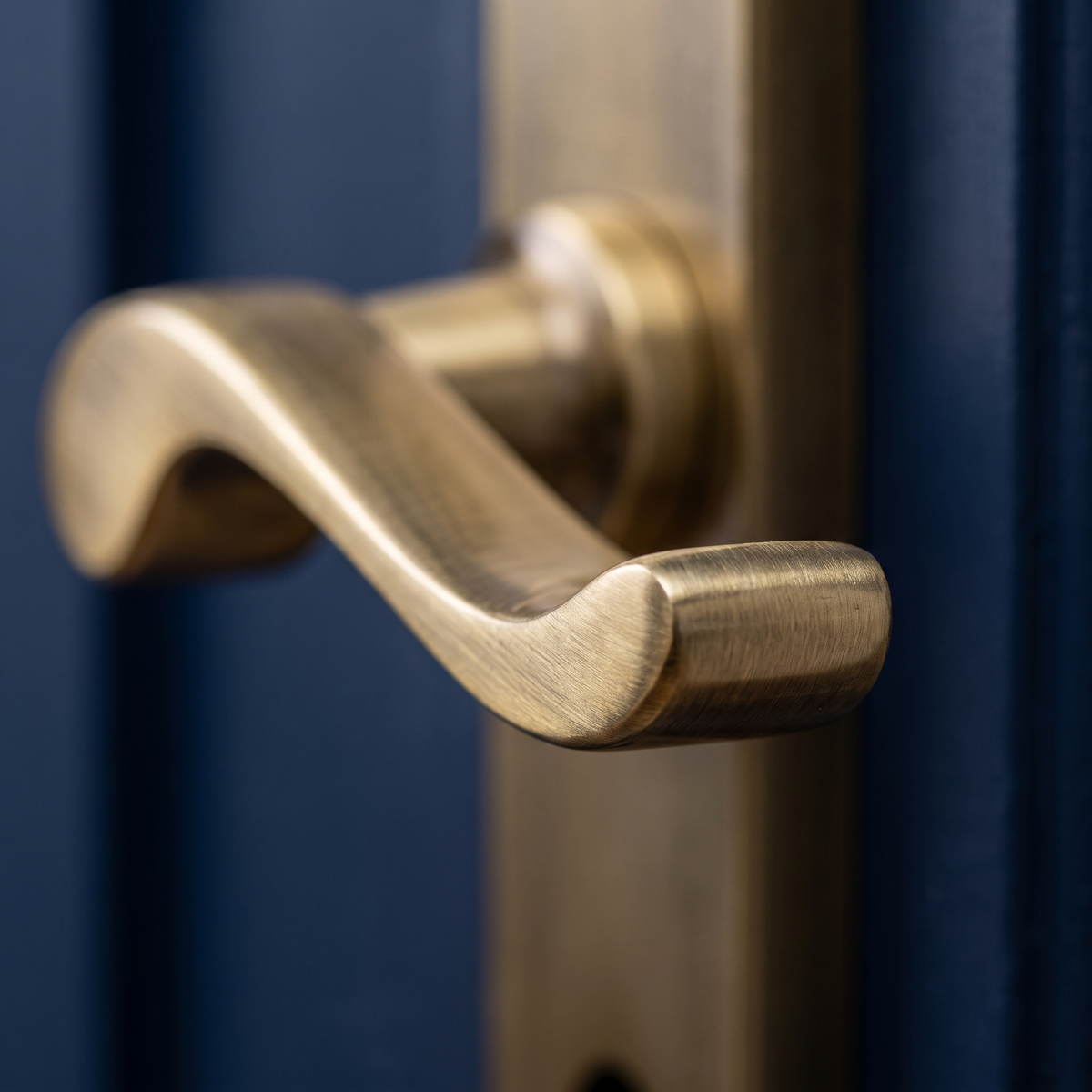 Heritage V807 Antique Brass Bedford Euro Handles