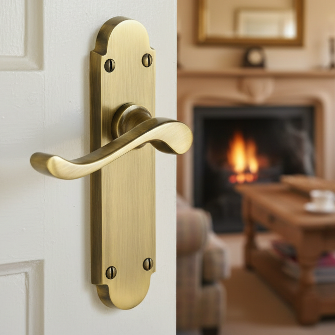 Heritage S610 Antique Brass Savoy Latch Door Handles