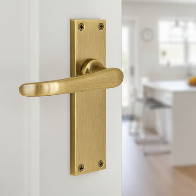 Heritage V713 Antique Brass Windsor Latch Handles