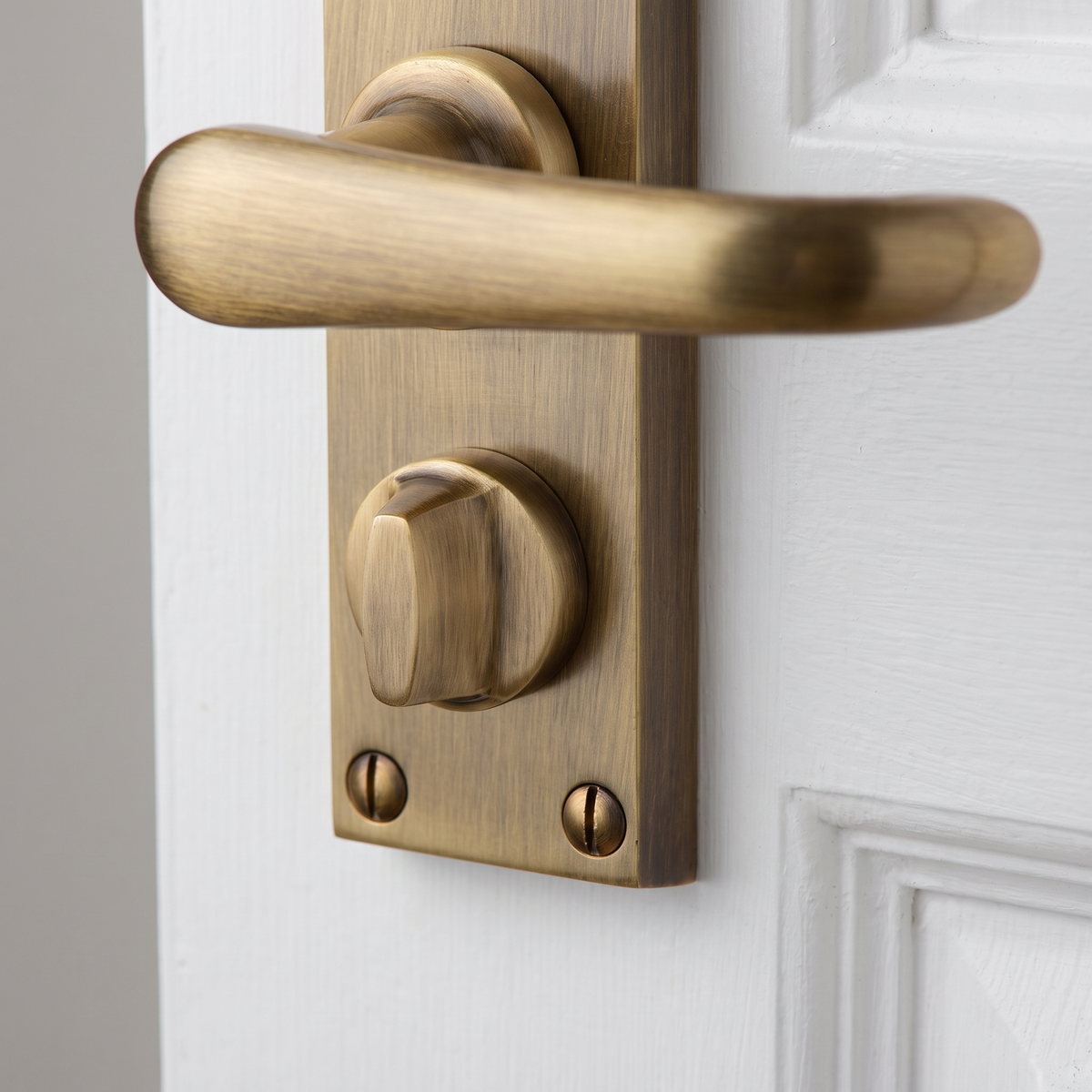 Heritage V735 Antique Brass Windsor Privacy Handles