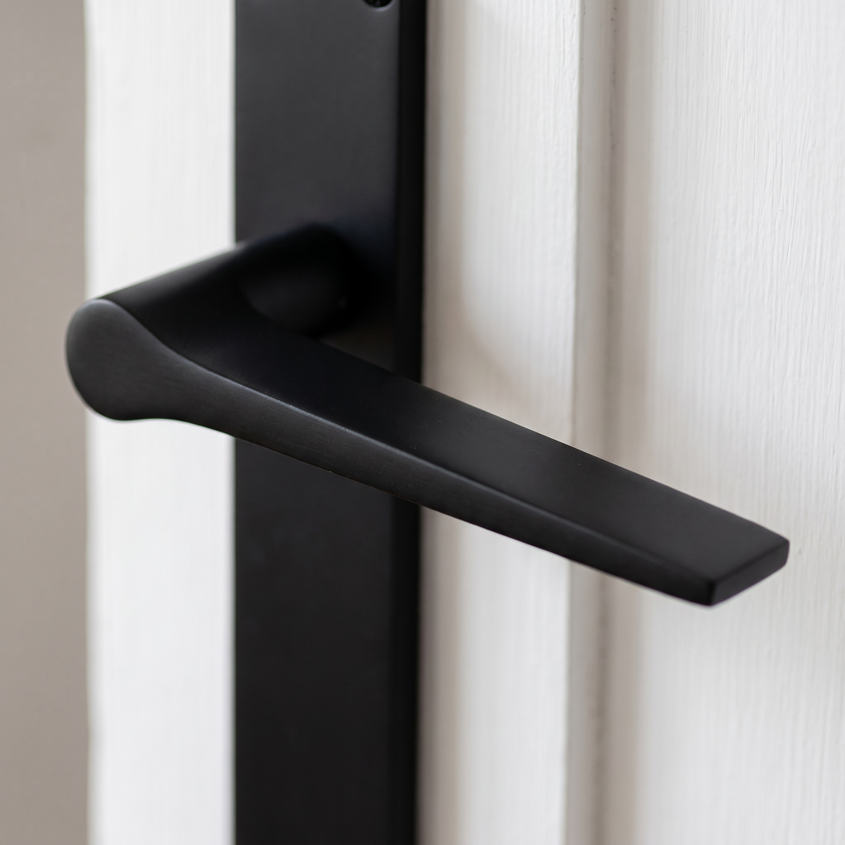 Gio Matt Black Latch Door Handles VT8110