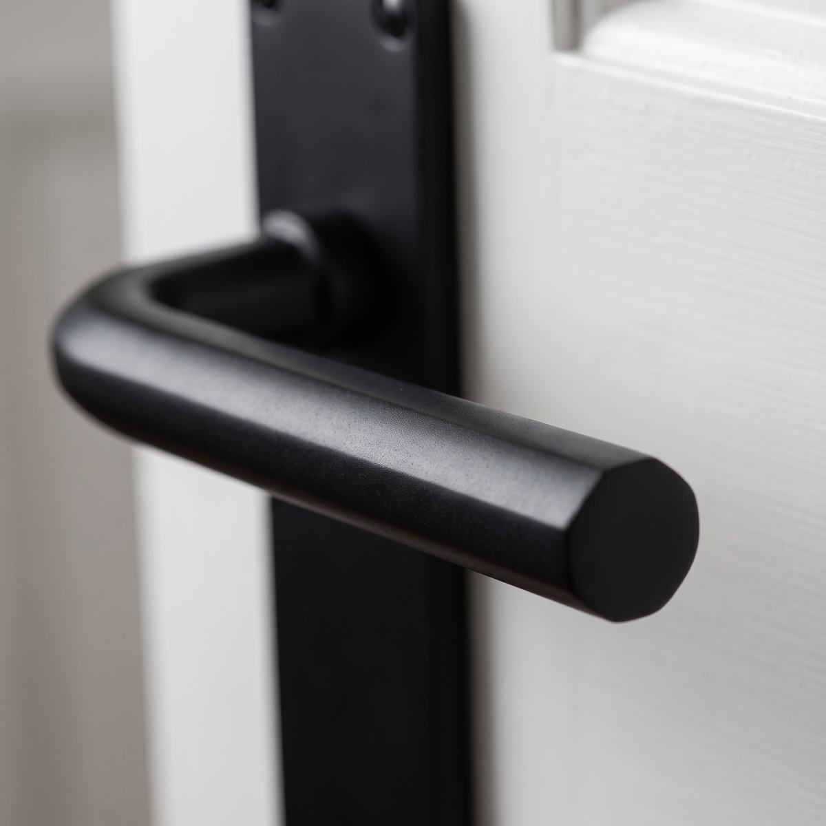 Octave Matt Black Latch Door Handles VT5910