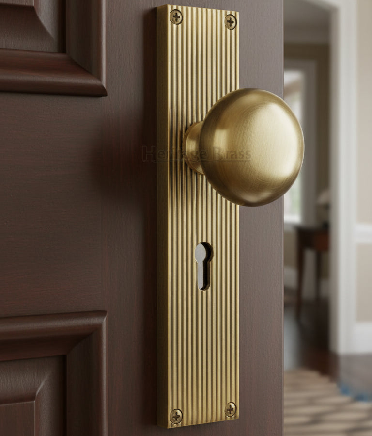 Antique Brass Victoria Knob on Reeded Lock Plate V9200-AT