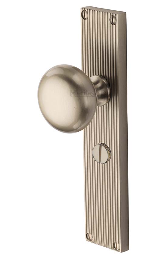 Satin Nickel Victoria Knob on Reeded Bathroom Plate V9230-SN