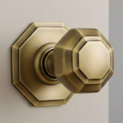 Heritage V890 Antique Brass Octagonal Centre Door Knob 3in