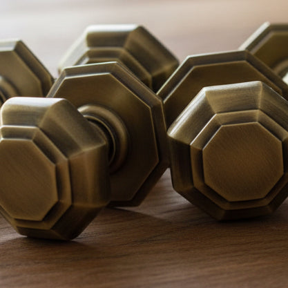 Heritage V890 Antique Brass Octagonal Centre Door Knob 3in