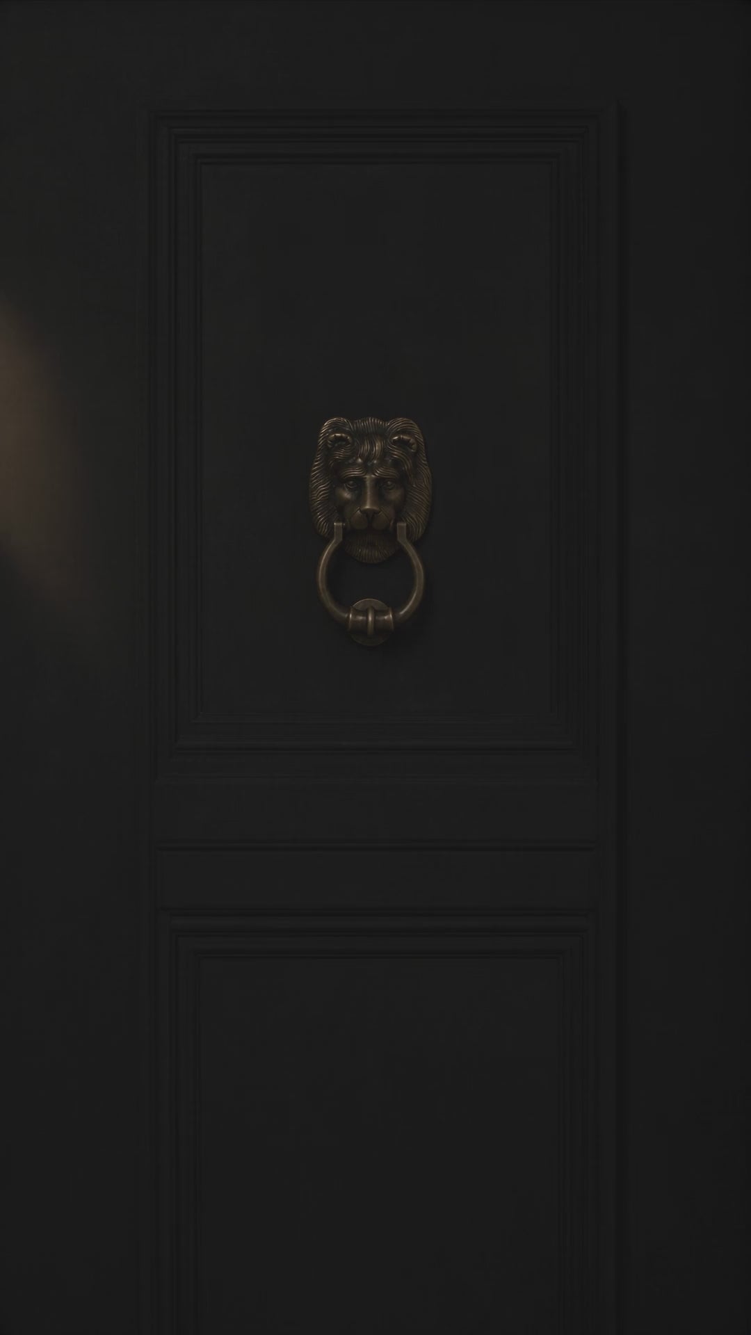 Heritage K1210 Antique Brass Lion Door Knocker