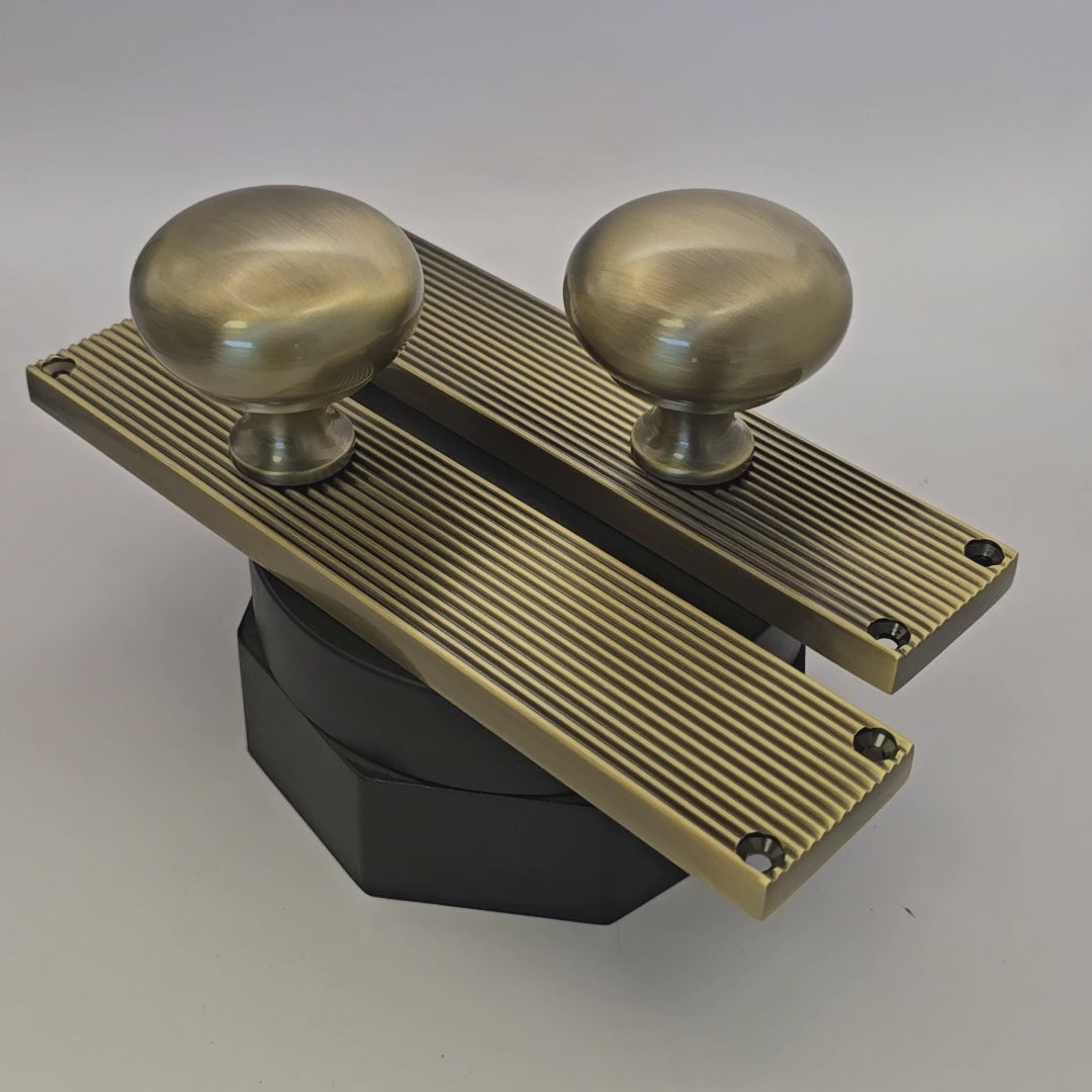 Antique Brass Victoria Knob on Reeded Latch Plate V9210-AT